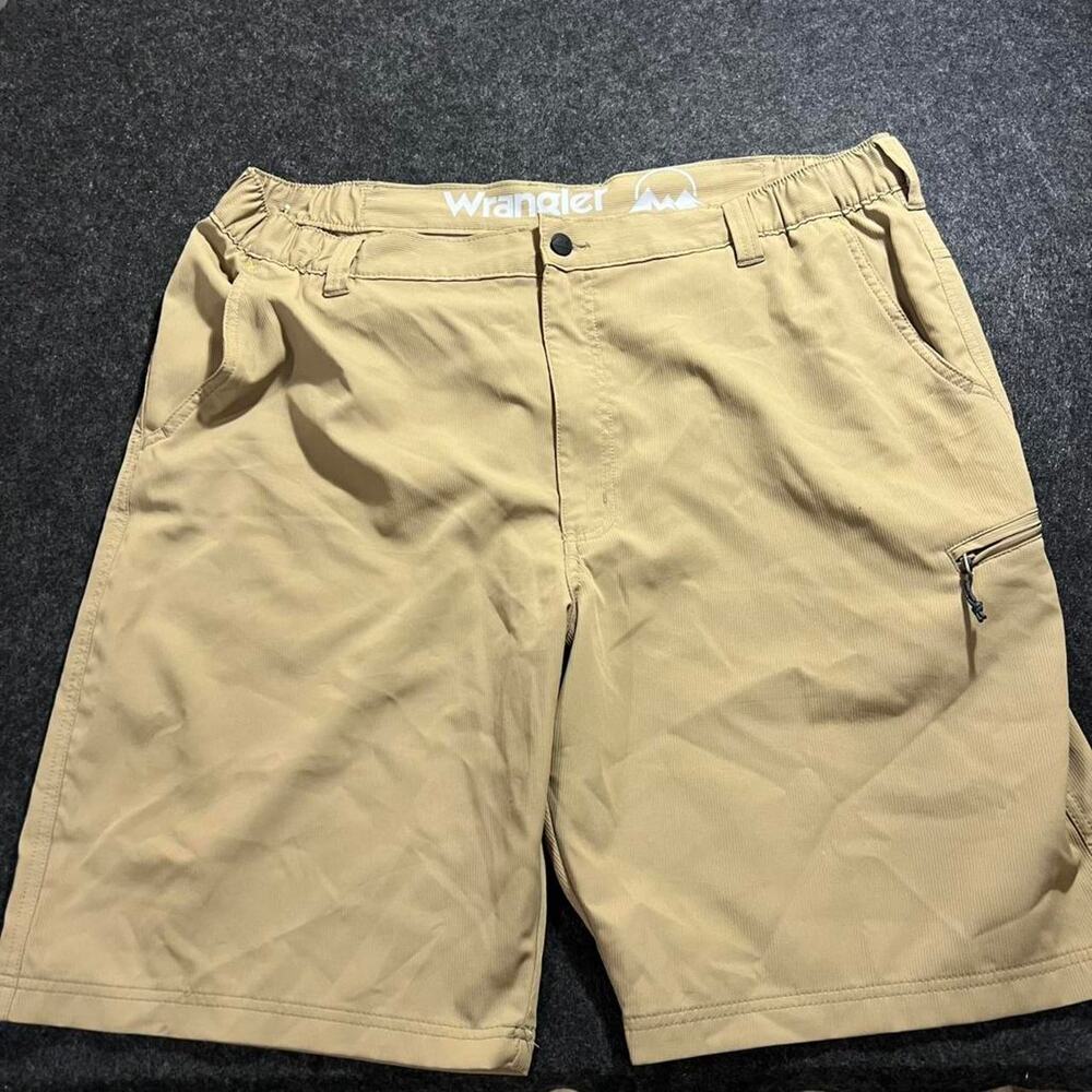 Classic Wrangler tan shorts
